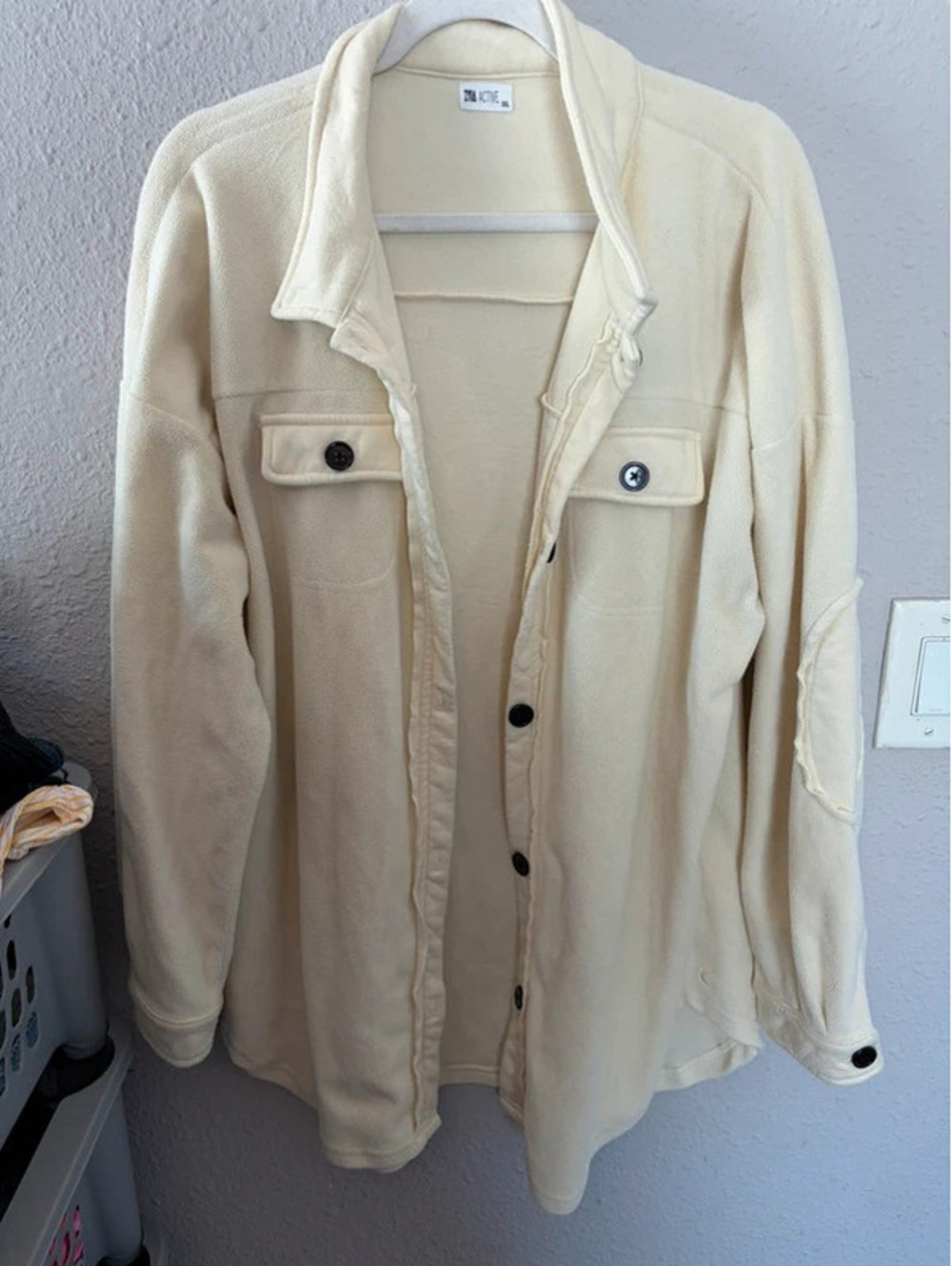 Zyia Active cream shacket size XXL. Some wear